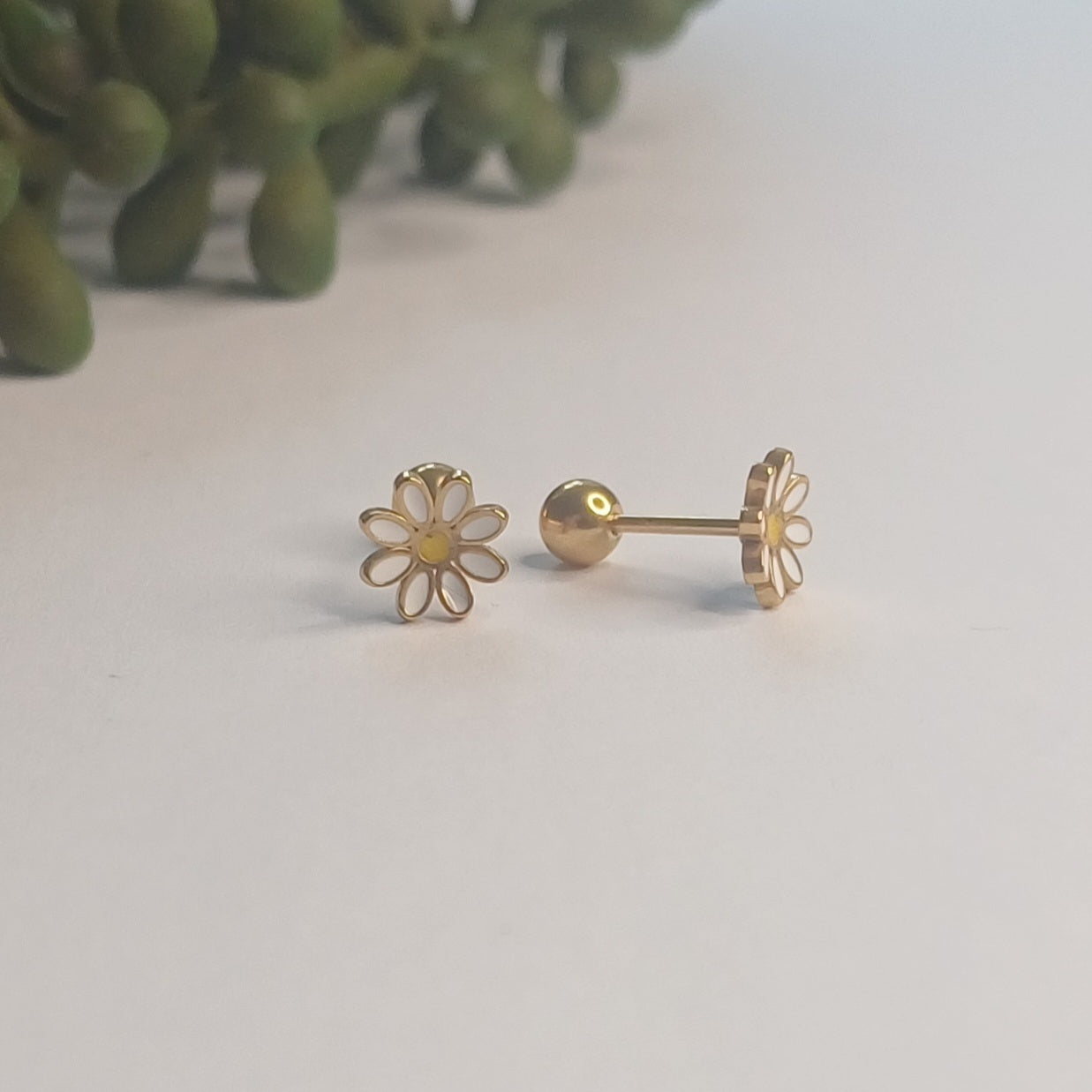 Daisy Studs
